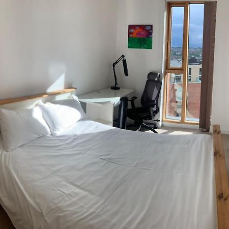 2 Bed Apartment In Granary Wharf Leeds Лидс Экстерьер фото