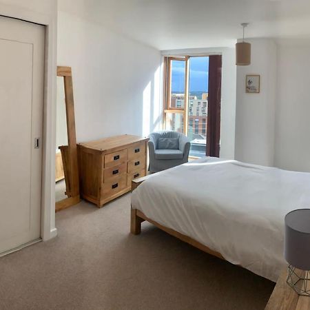 2 Bed Apartment In Granary Wharf Leeds Лидс Экстерьер фото
