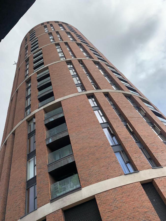 2 Bed Apartment In Granary Wharf Leeds Лидс Экстерьер фото